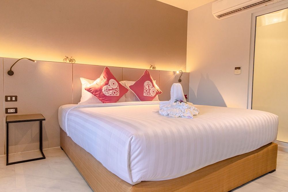 Tour De Phuket Hotel Deluxe Double or Twin Room, Jetted Tub 4