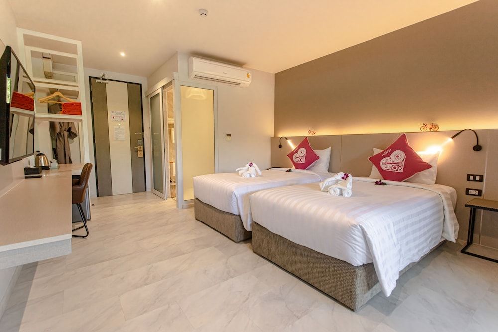 Tour De Phuket Hotel Deluxe Double or Twin Room, Jetted Tub 2