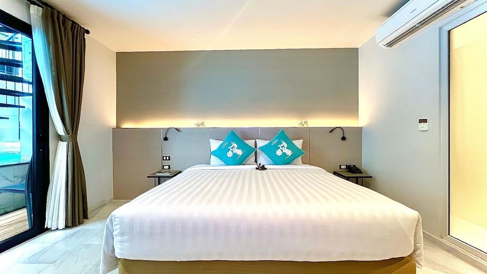 Tour De Phuket Hotel Deluxe Double or Twin Room, Pool Access 4