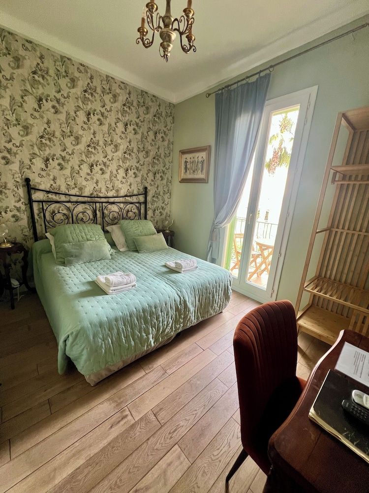 undefined Le Ponteil 3