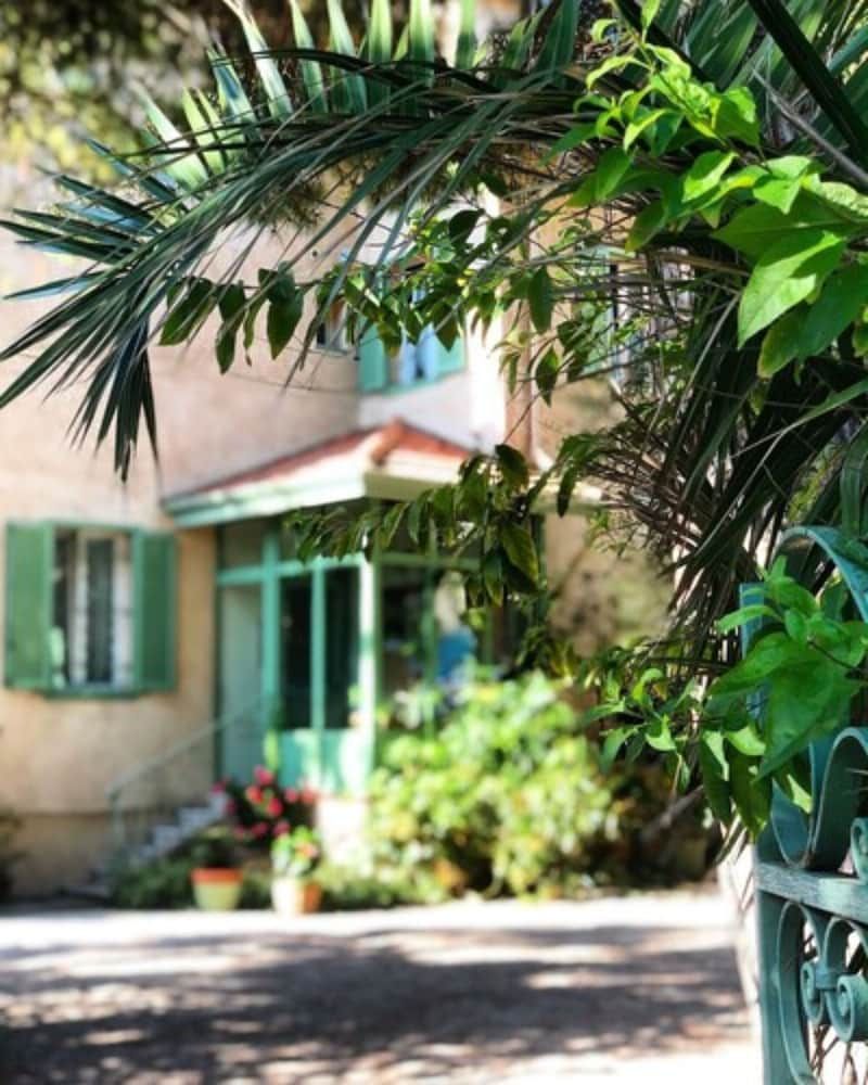 undefined Le Ponteil 9