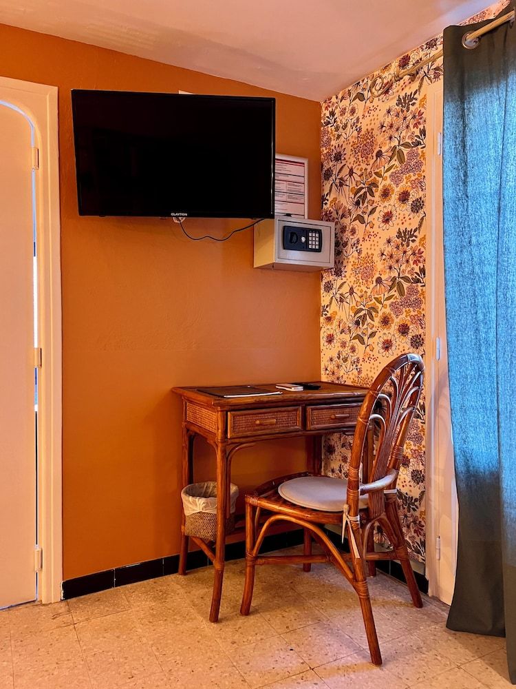 Le Ponteil Triple room Garden level 8