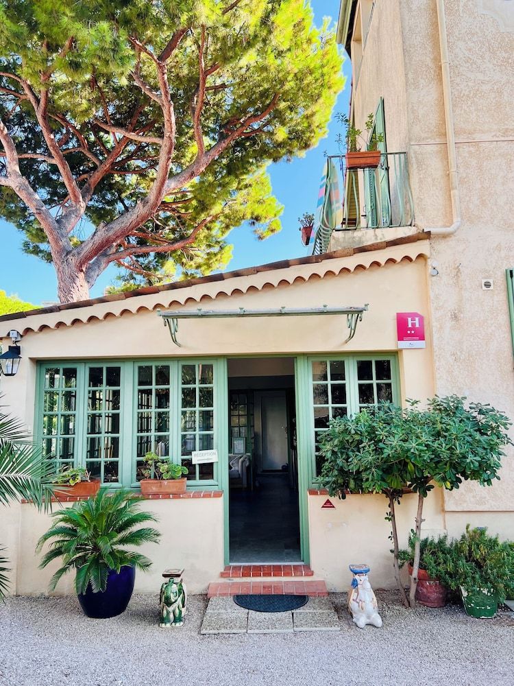 undefined Le Ponteil 10