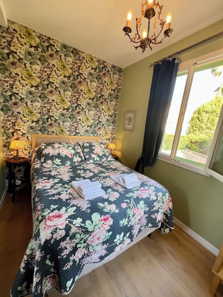 Small double room