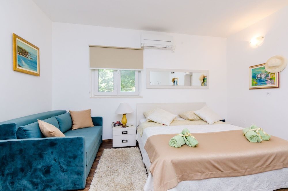 Camelia Luxury Apartments Studio apartment with patio