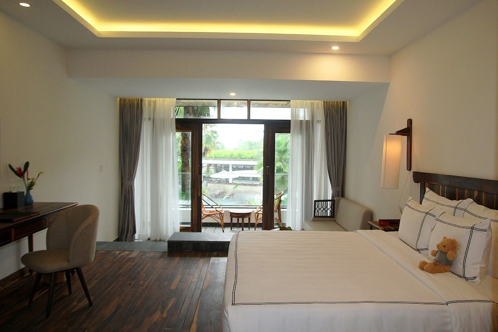 Balcony King Room