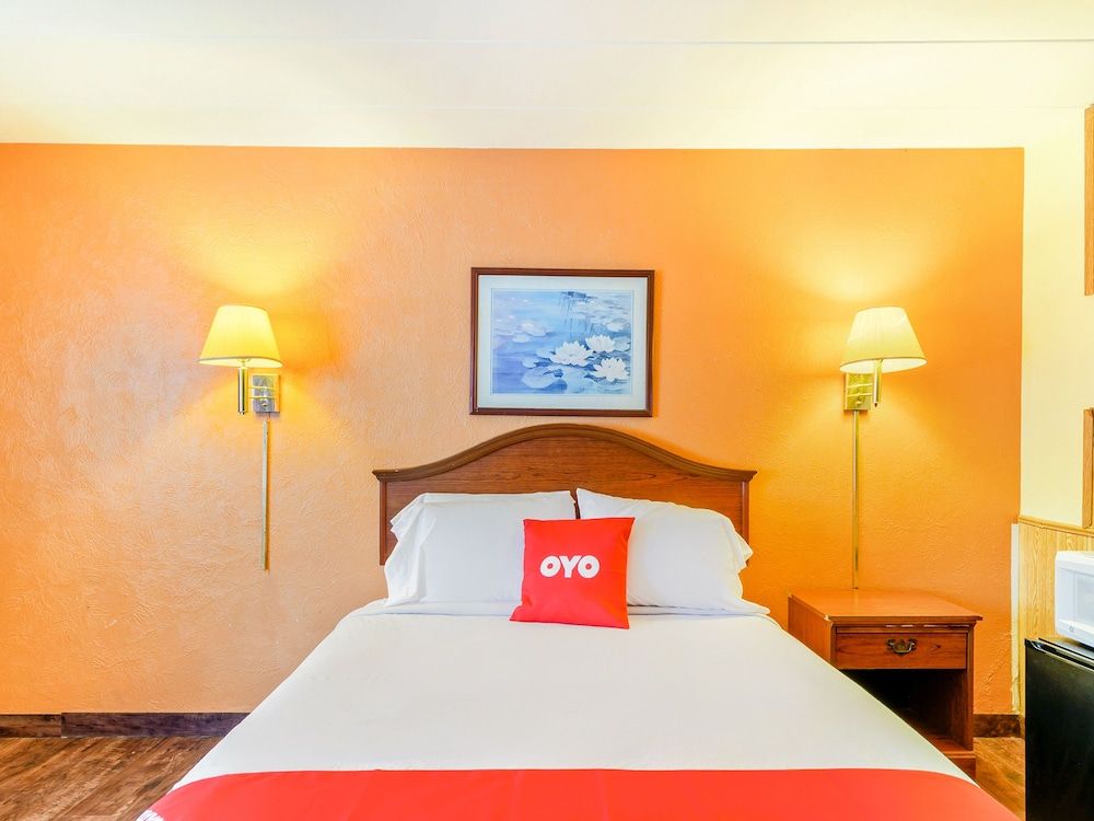 OYO Hotel Downtown Peoria I-74 Room, 1 Twin Bed
