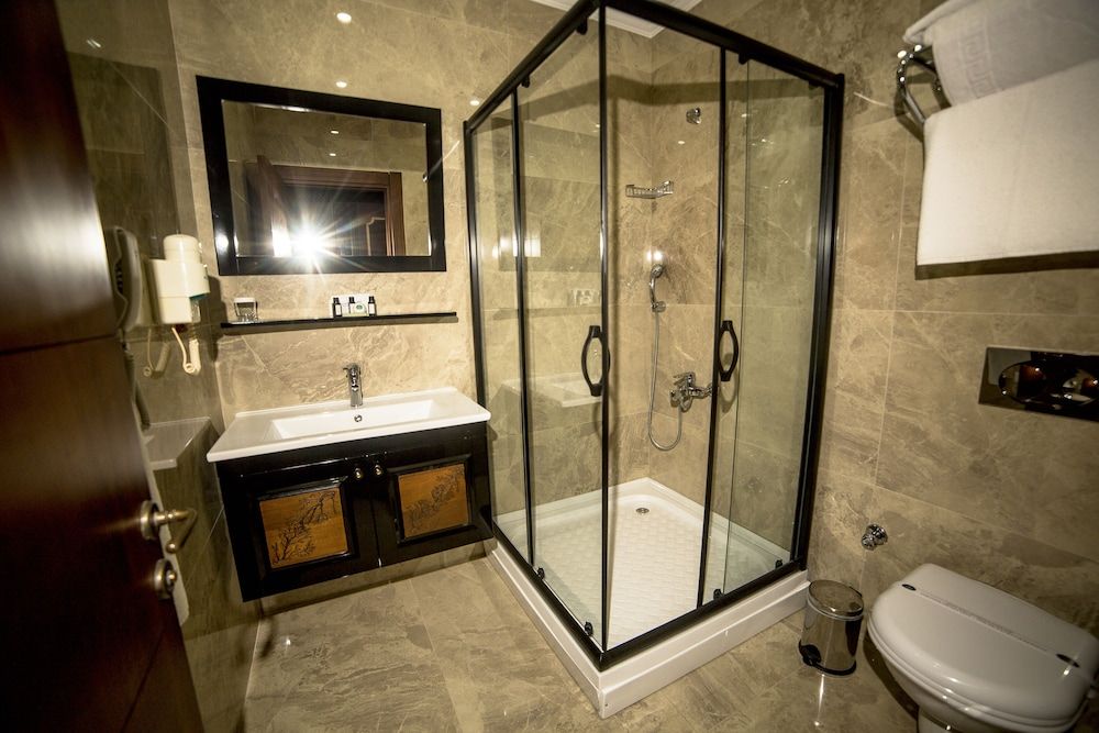 Panderma Port Hotel Deluxe Room 2