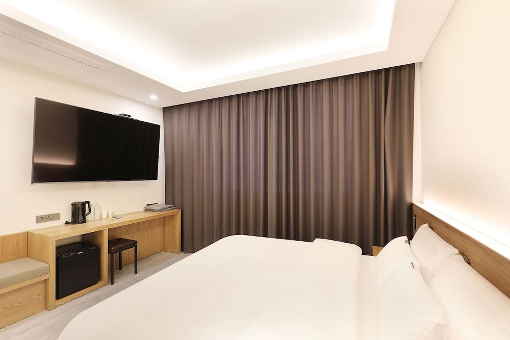 Brown-dot Hotel Paju Heyri Deluxe Room, 1 King Bed, Non Smoking 2