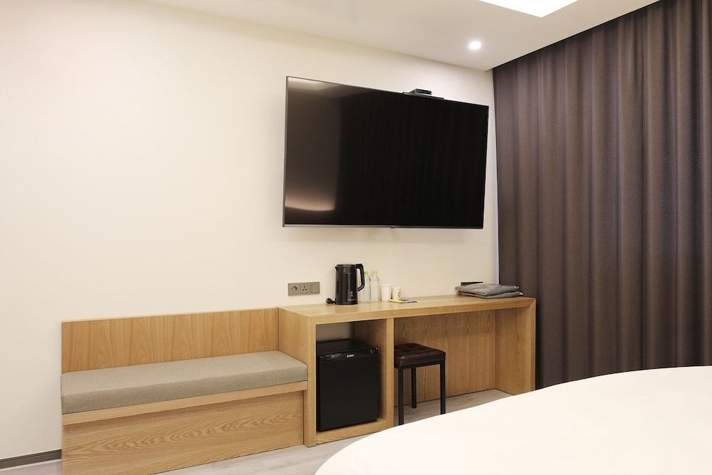 Brown-dot Hotel Paju Heyri Deluxe Room, 1 King Bed, Non Smoking 15