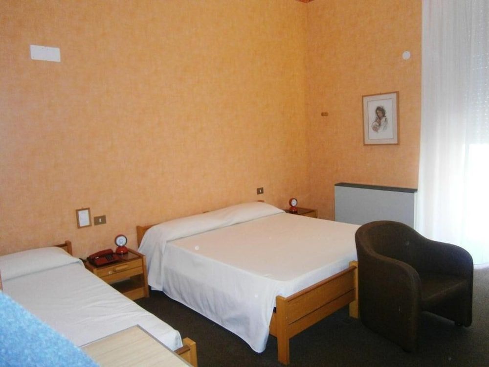 Basic Triple Room