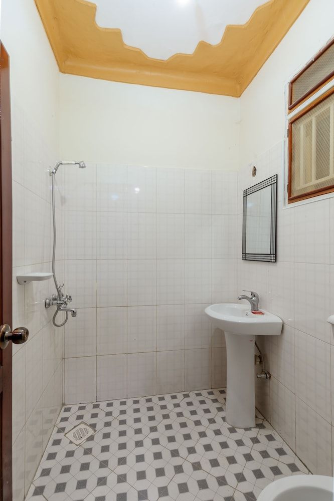 Airport Side Hotel Entebbe Twin Room 11