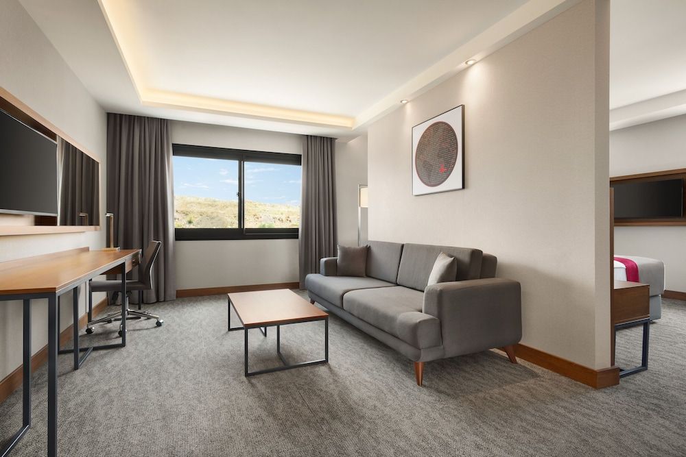 Suite, 1 King Bed
