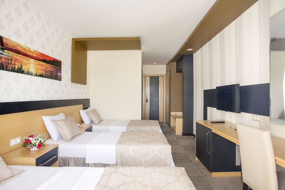 Berksoy Hotel Family Triple Room, 1 Bedroom, Bathtub, Garden View