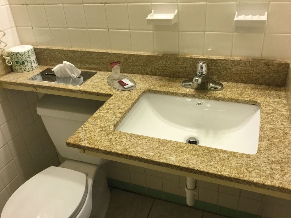 Falls Inn Standard Room, 1 Queen Bed 7