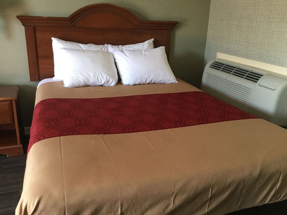Falls Inn Standard Room, 1 Queen Bed 5