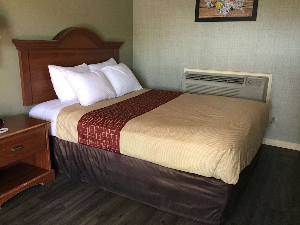 Falls Inn Standard Room, 1 Queen Bed 2