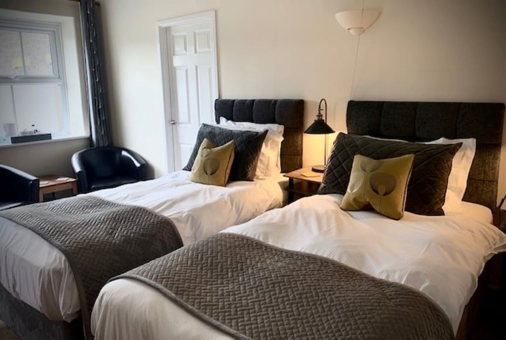 Pheasant Inn Twin Room, Ensuite