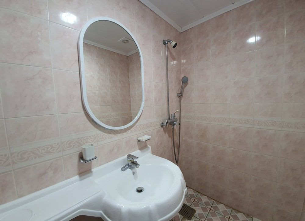 Inje Tourist Hotel Family Room 4