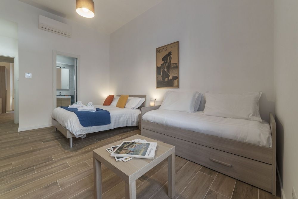 Roman Station House Quadruple Room 8