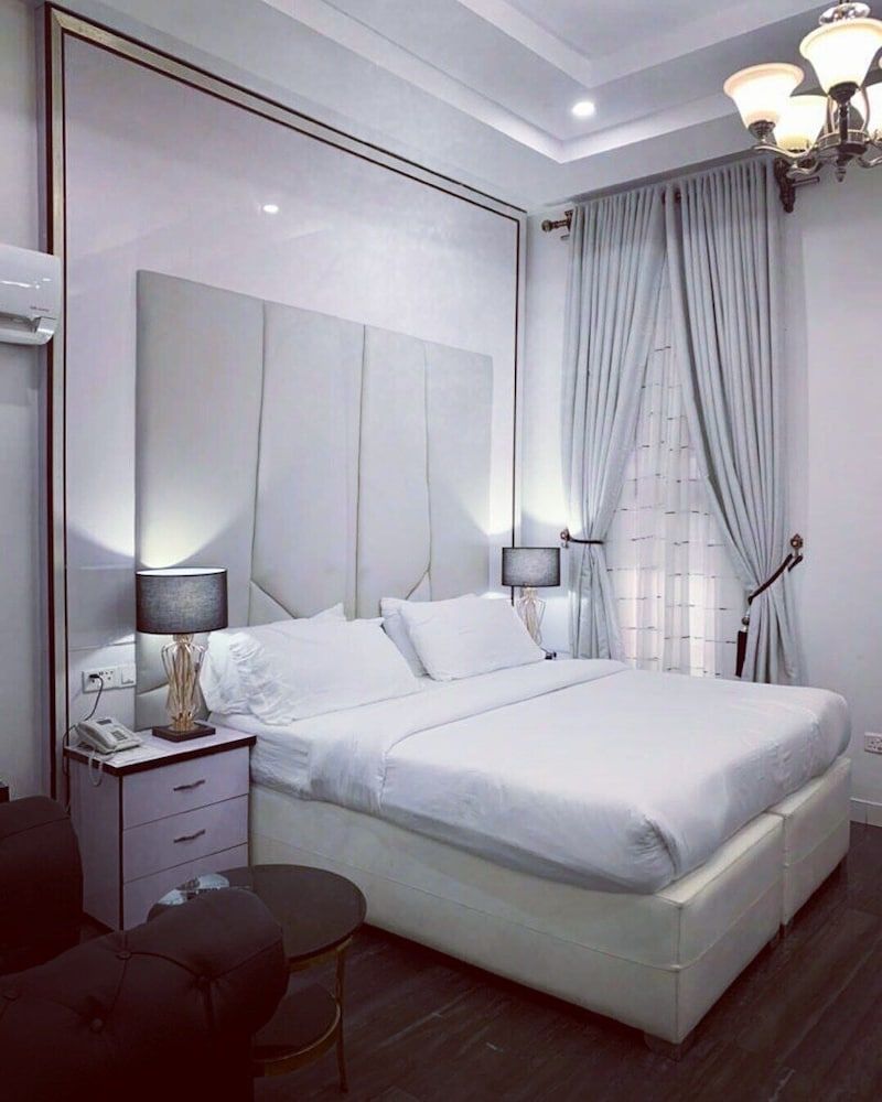 PoshLux Executive Hotel Executive Room, 1 King Bed 2