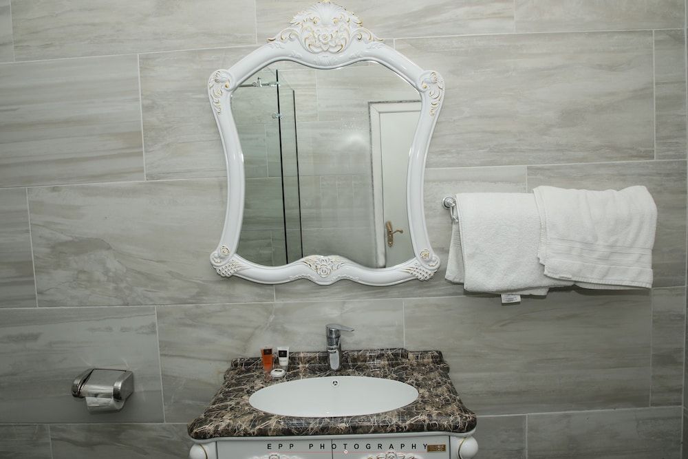 PoshLux Executive Hotel Executive Room, 1 King Bed 3