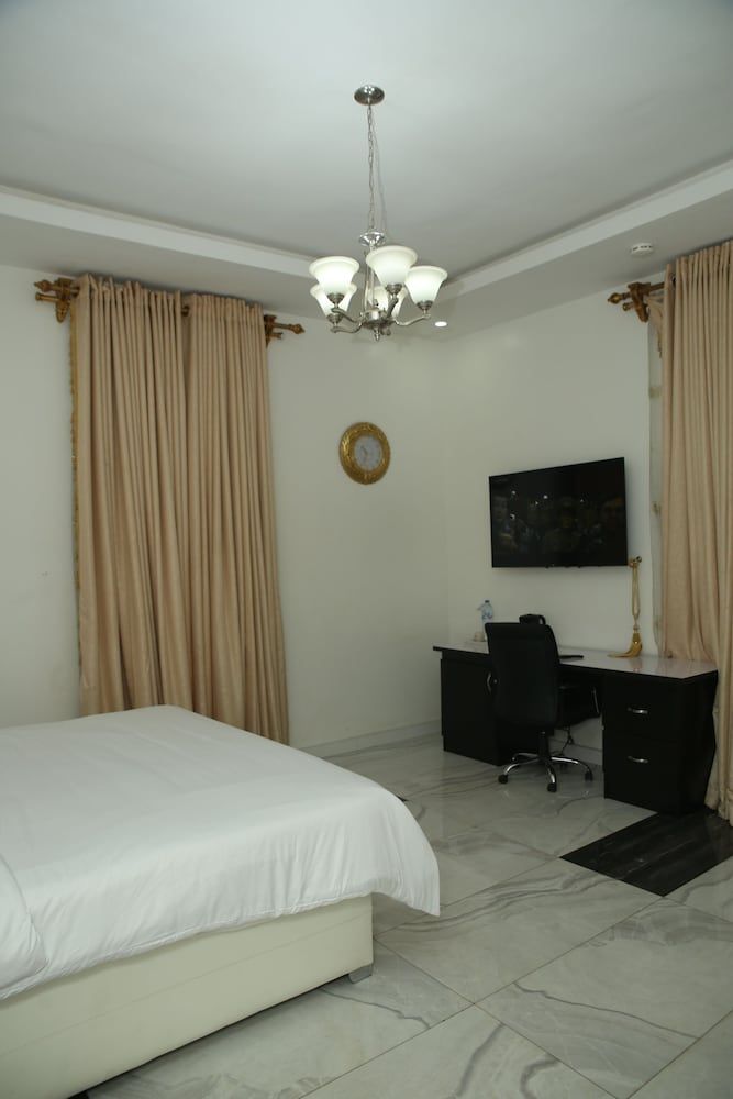 PoshLux Executive Hotel Executive Room, 1 King Bed