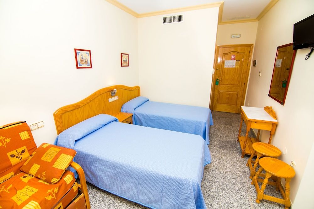 Hostal Los Corchos Double Room 3