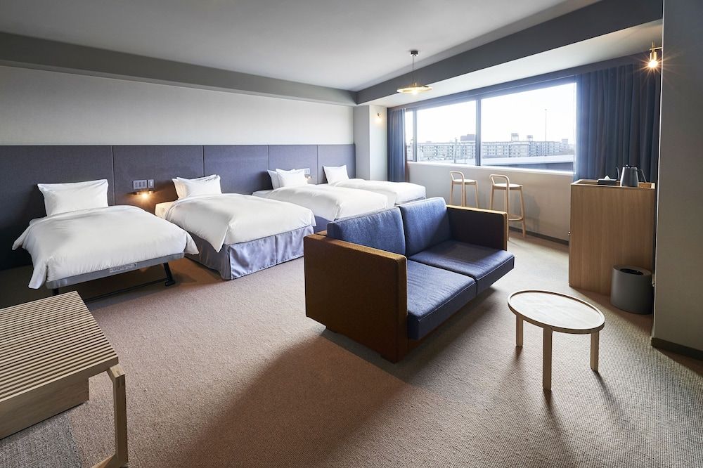 Luxury Deluxe Twin with Stacking Bed, Non Smoking (Shower and Bathtub)