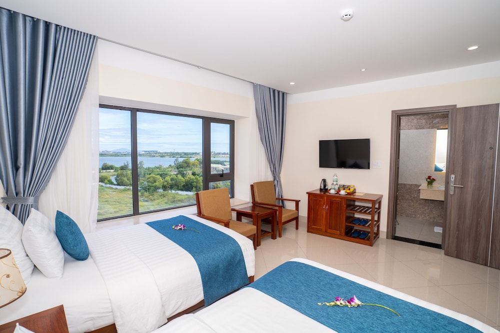 Navy Hotel Cam Ranh Deluxe Twin Room 4