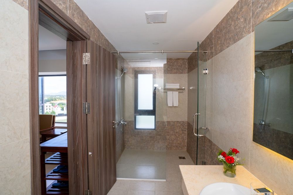 Navy Hotel Cam Ranh Deluxe Twin Room 6