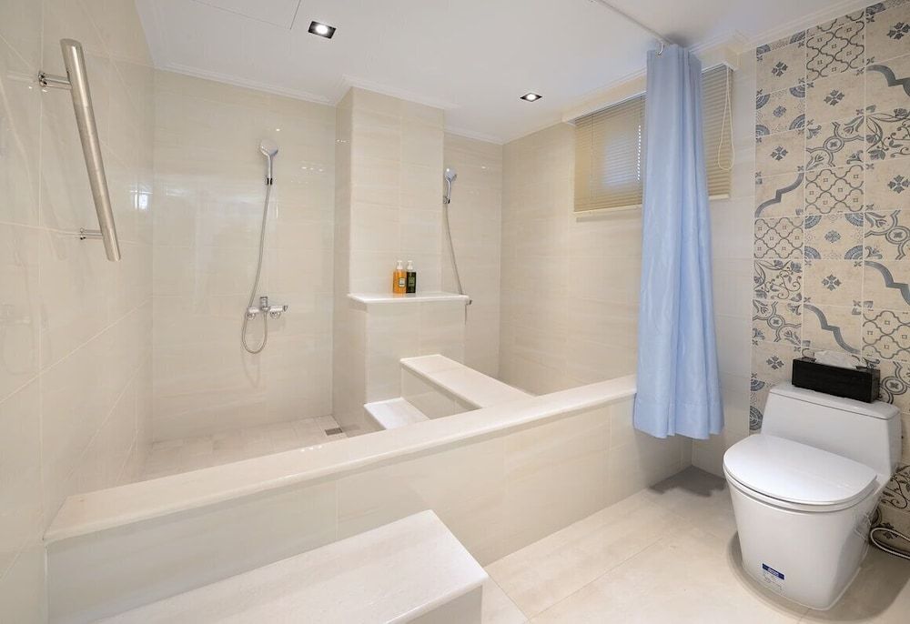 Hand in Hand INN Signature Double Room 4