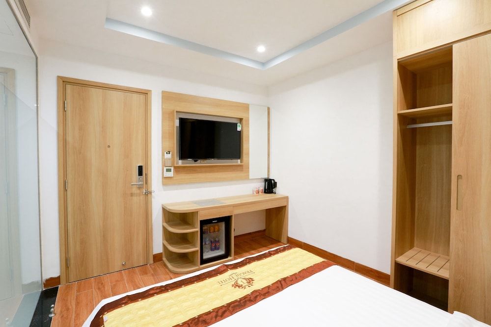 Prague Saigon Airport Hotel Superior Double Room 5