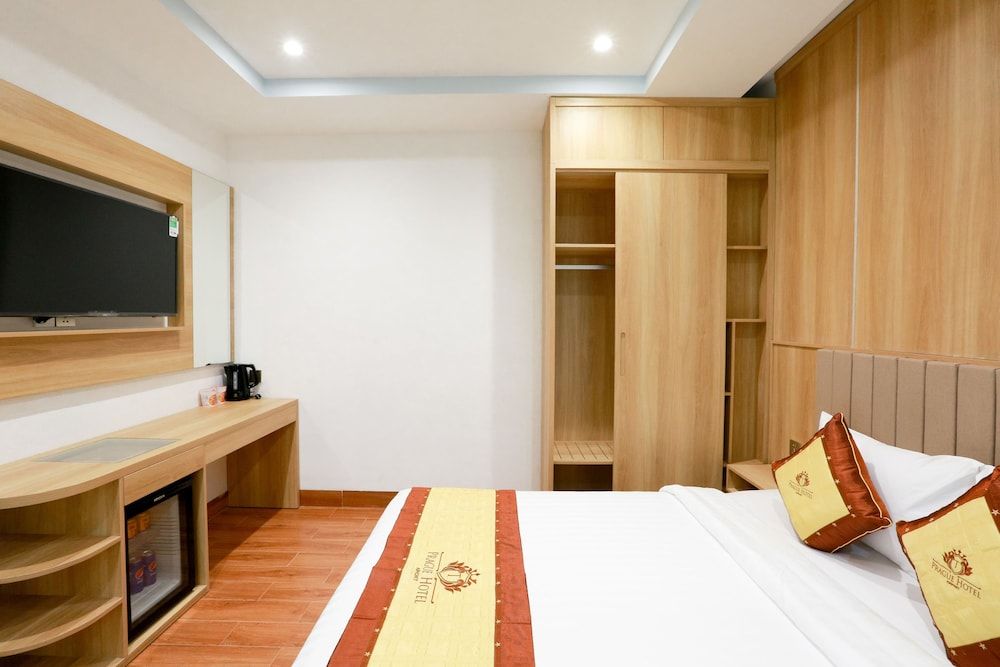 Prague Saigon Airport Hotel Superior Double Room 4