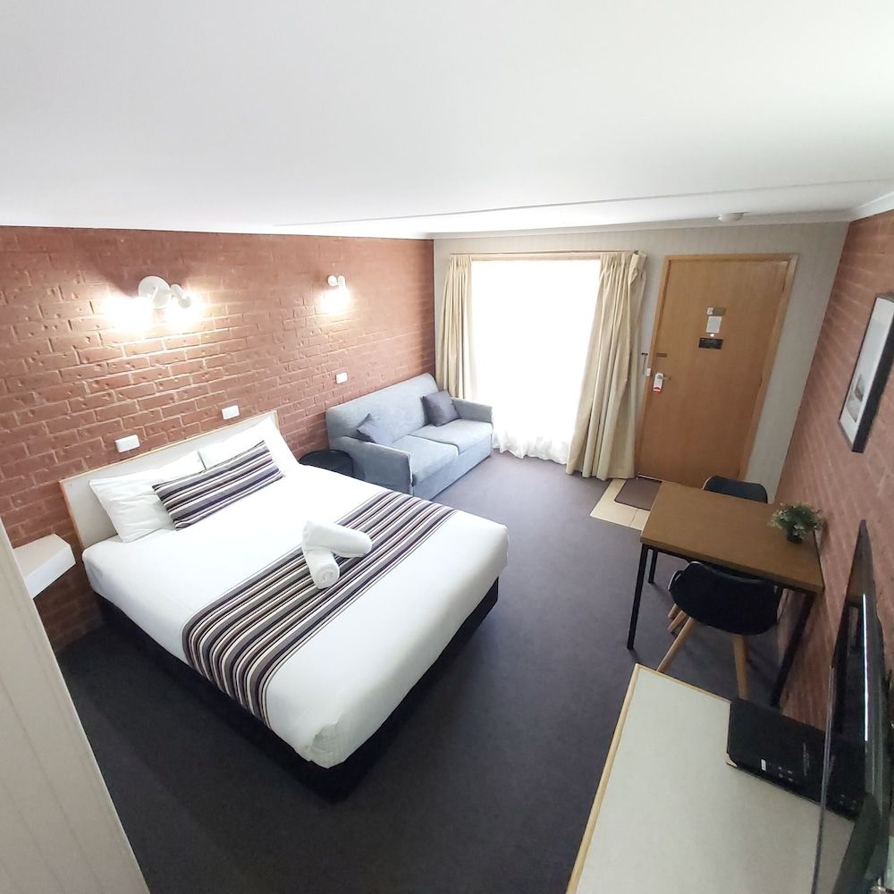 Country Mile Motor Inn Double Room 3