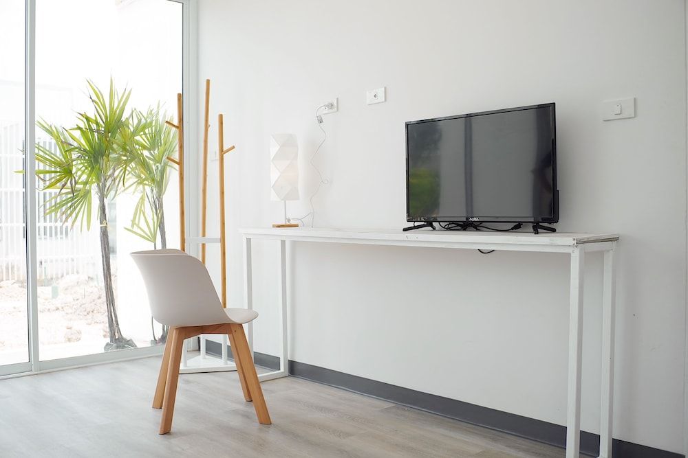 Meet Boutique Resort Deluxe Room, 1 King Bed, Garden View 8