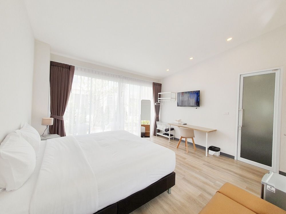 Meet Boutique Resort Deluxe Room, 1 King Bed, Garden View 4