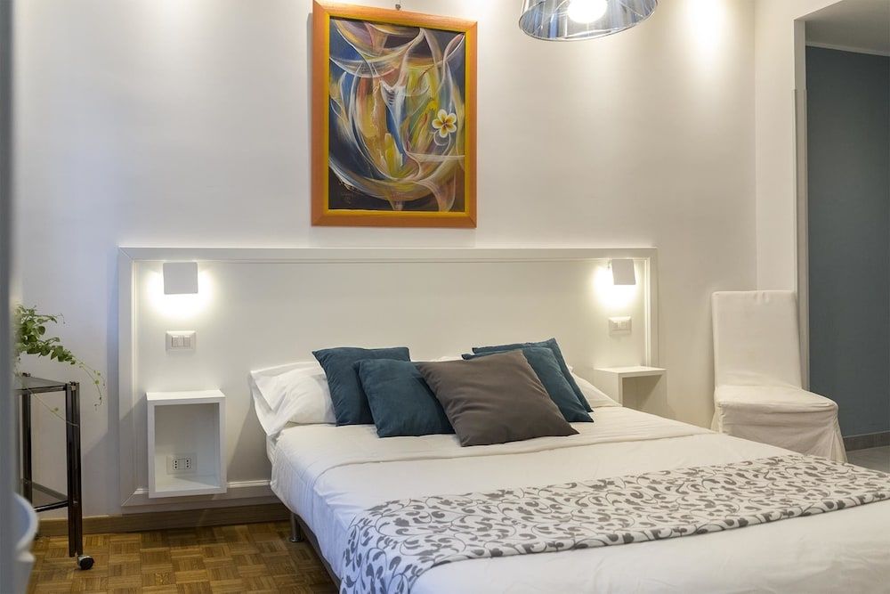 Dulcis In Vatican Double Room, 1 Queen Bed, Courtyard View 3