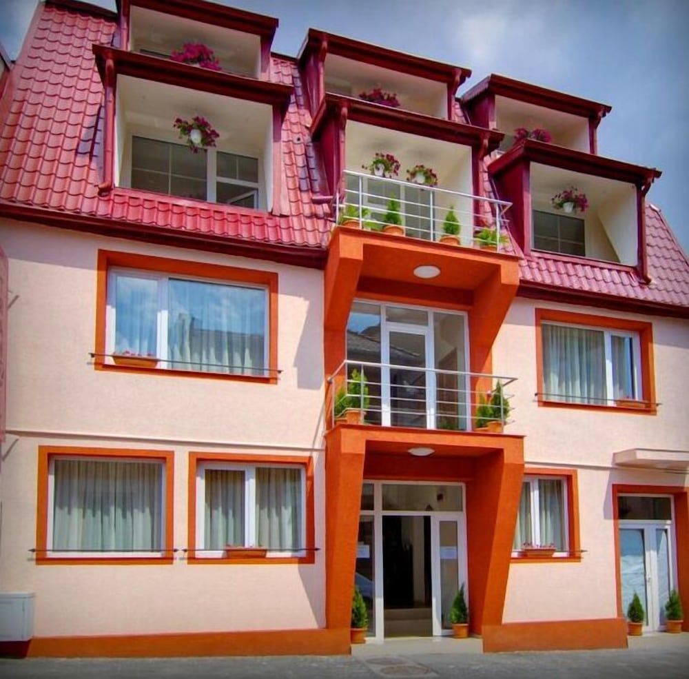 undefined Hotel Tranzzit 4