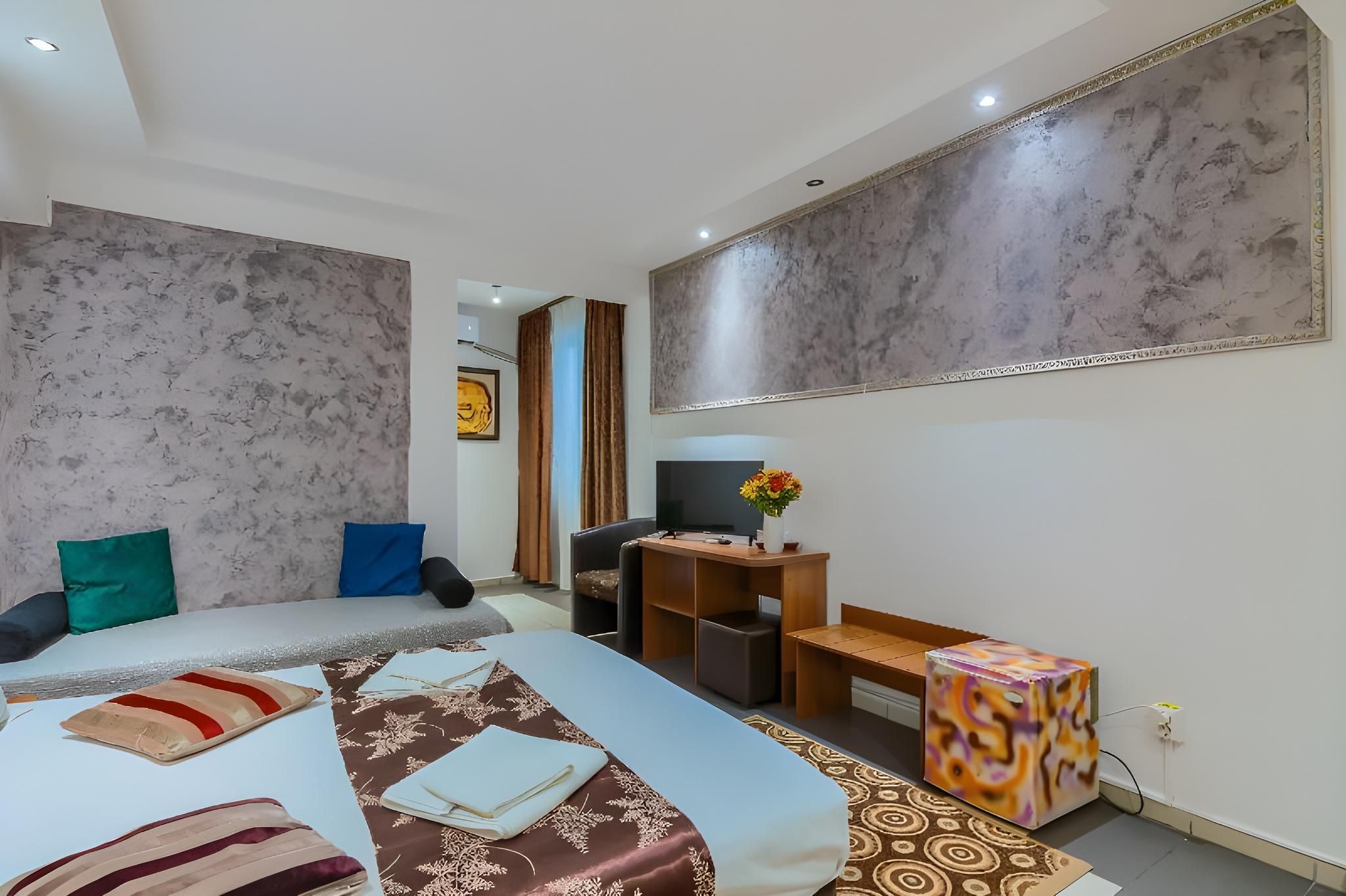 Hotel Tranzzit Superior Triple Room 4