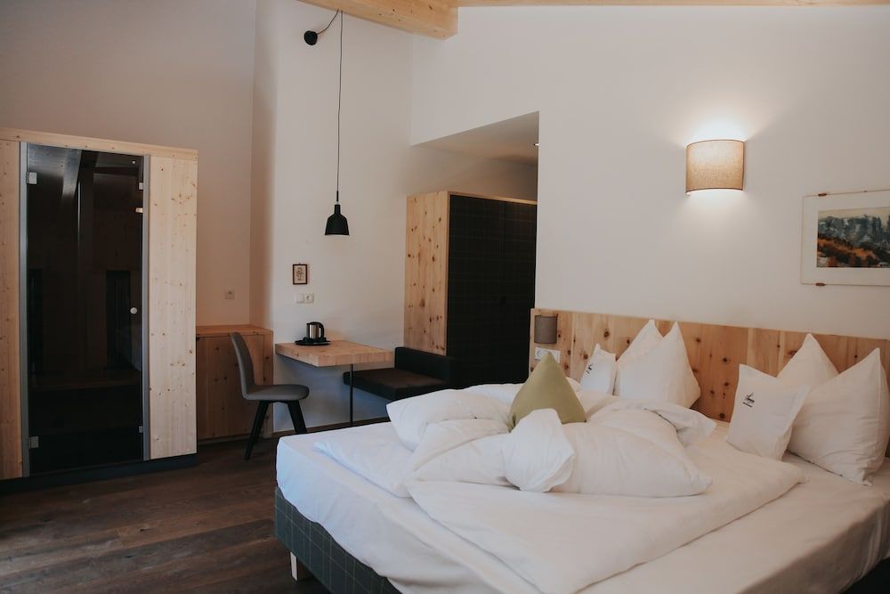 Suite, Sauna, Mountain View