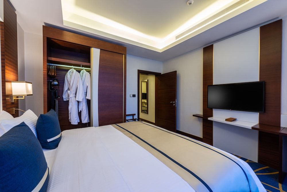 Junior Studio Suite