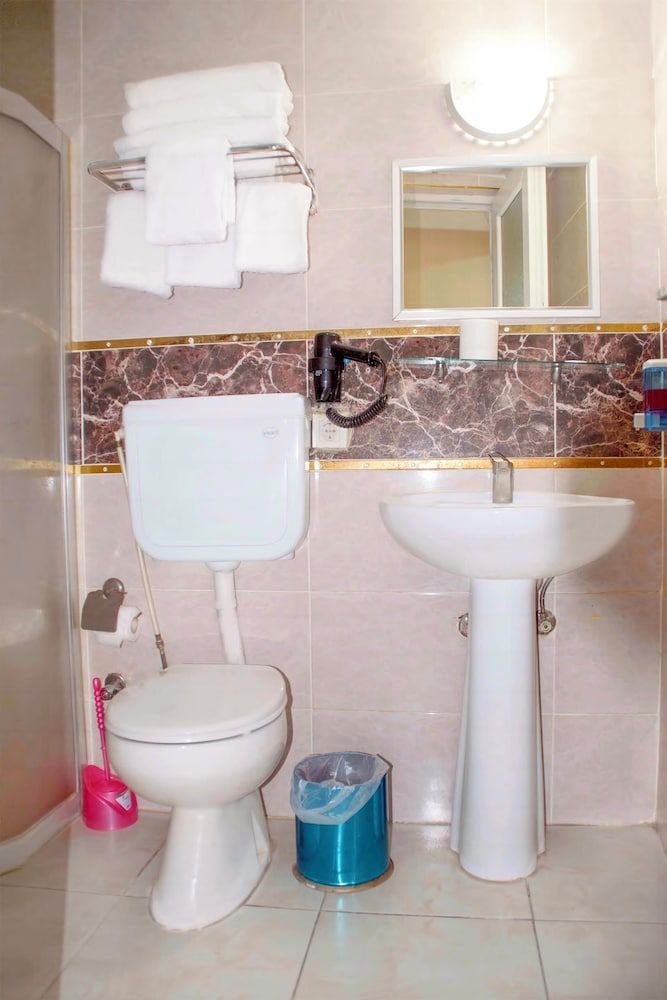 Yunus Hotel Economy Double Room 13