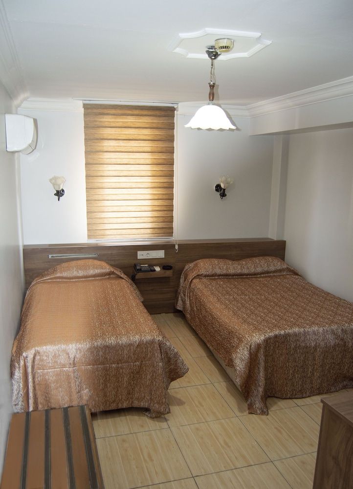 Yunus Hotel Economy Triple Room 2