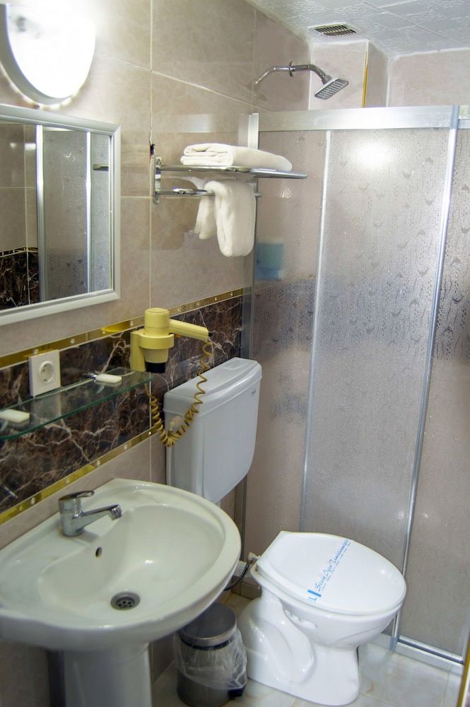 Yunus Hotel Economy Double Room 12