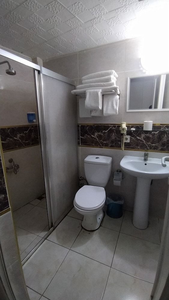 Yunus Hotel Economy Double Room 9