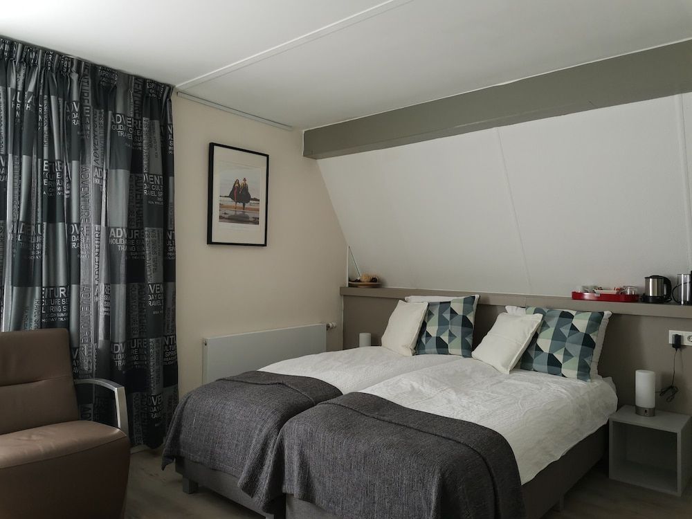 B&B Bovenweg Deluxe Double or Twin Room, Shared Bathroom (Kwintelooijen)