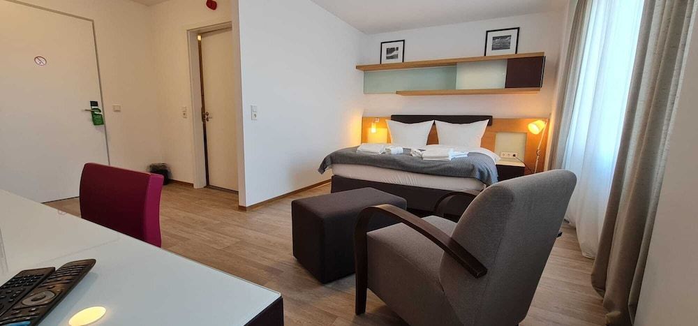 check-inn hotel Offenbach Deluxe Room 3