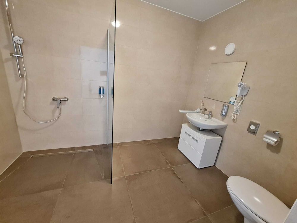 check-inn hotel Offenbach Deluxe Room 7