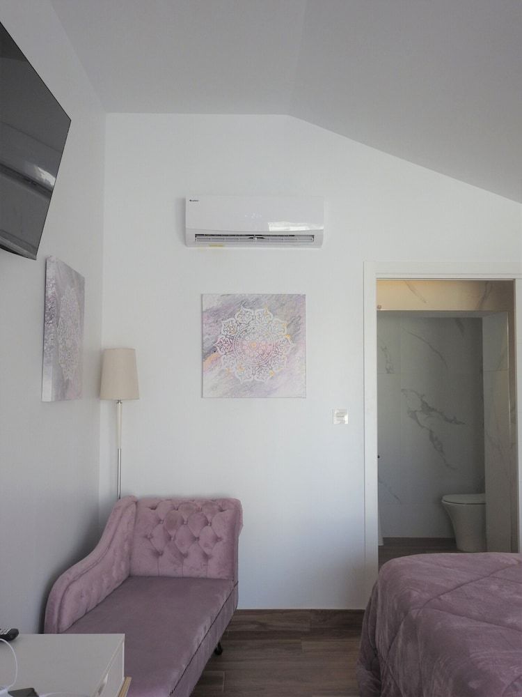 Sandra Rooms Superior Double Room, Private Bathroom, Garden View 7